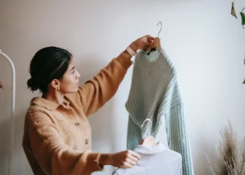 how to remove old oil stains from clothes? home remedies