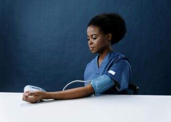 Can high blood pressure cause face swelling